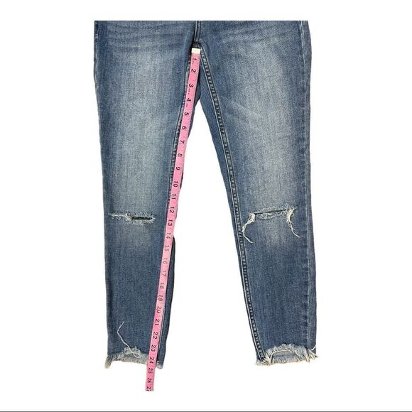 Free People Skinny Crop Jeans Womens 26 Blue Stretch Distressed Raw Hem EUC - Picture 3 of 5